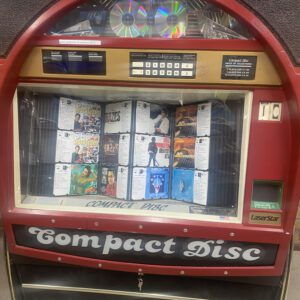 Jukebox voor 100 cd's. Meer dan 2000 liedjes.