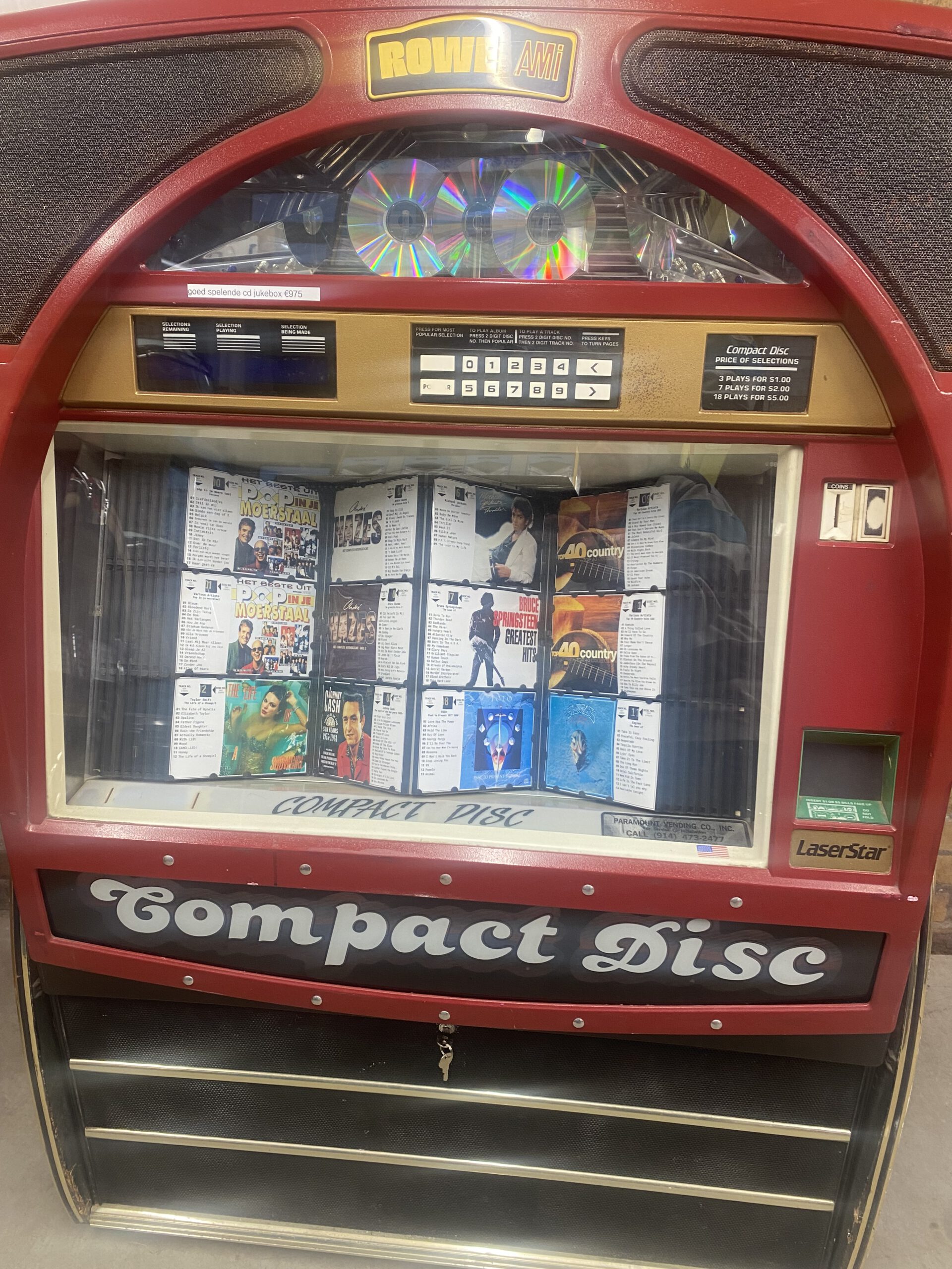 Jukebox voor 100 cd's. Meer dan 2000 liedjes.